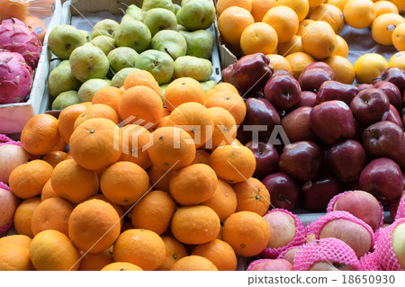 Bali market fruit 18650930
