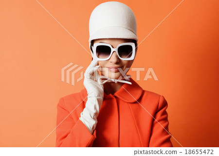 Girl at the classic image of 60s Girl at the classic image of 60s 18655472