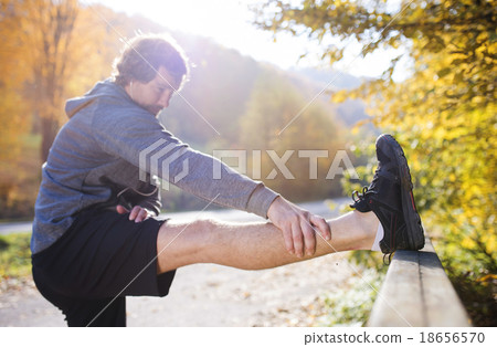 Young runner on a bridge 18656570