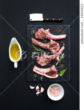 Raw lamb chops. Rack of Lamb with garlic, rosemary 18656823