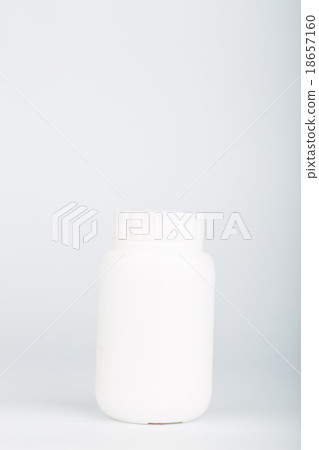 .Pills and drug container isolated 18657160