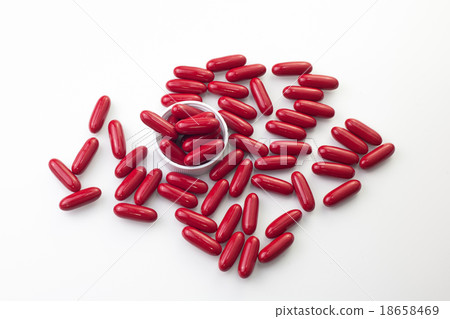 vitamin B isolated on white background vitamin B isolated on white background 18658469