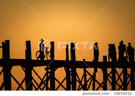 U Bein Bridge, a beautiful 1.2 kilometre structure U Bein Bridge, a beautiful 1.2 kilometre structure 18658910