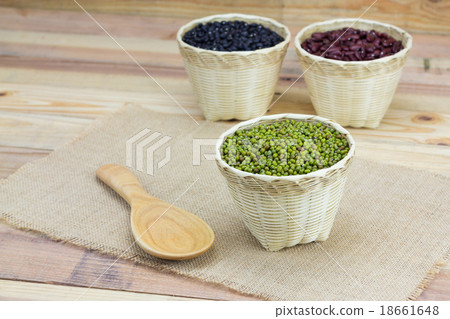 Green bean or mung bean in bamboo basket 18661648