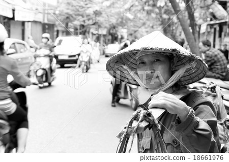 Lady of the son of Hanoi old city (black and white) 18661976