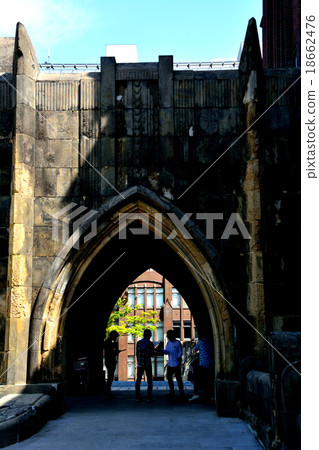 東京大學本鄉校區 -  4月 - 安田禮堂入口（車廂） 18662476