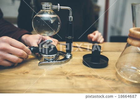 Preparation of vacuum coffee Preparation of vacuum coffee 18664687