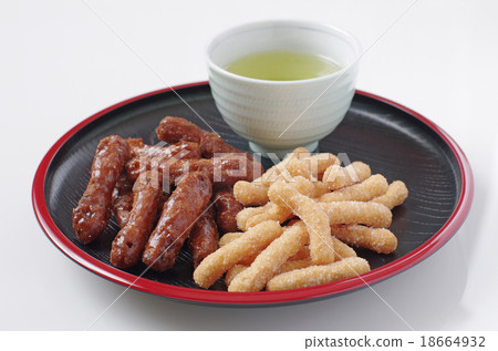 Black Karimoto and white Karinoto (horizontal position) 18664932