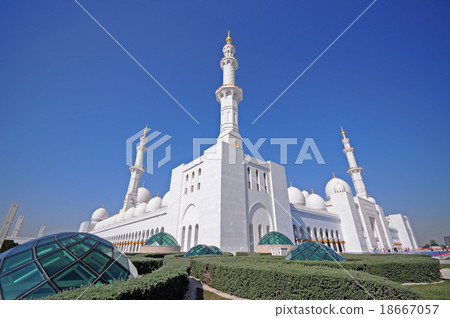 Abu Dhabi Mosque 18667057