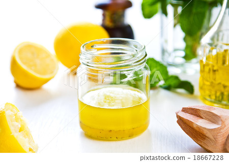 Lemon dressing 18667228