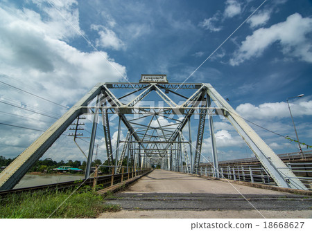 old train bridge 18668627