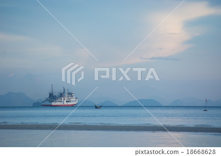 fisherman boat 18668628