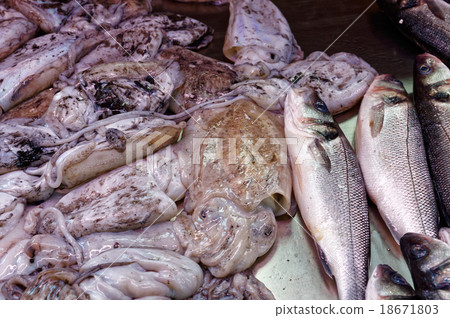 Fresh fish of Mediterranean cooking   18671803