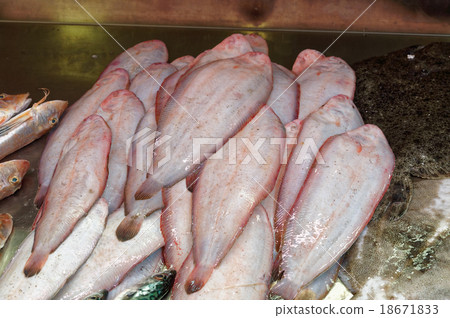 Fresh fish of Mediterranean cooking   18671833