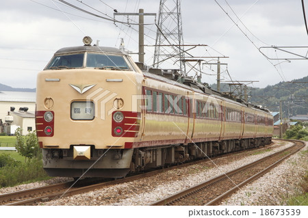 485 series express train going in Niigata Prefecture 485 series express train going in Niigata Prefecture 18673539