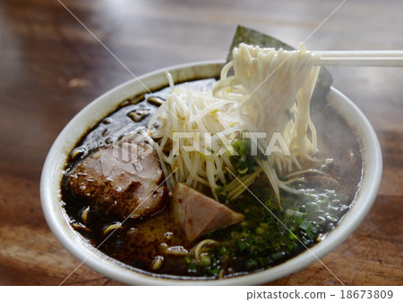 拉麵黑拉麵重佝僂病 拉麵黑拉麵重佝僂病 18673809
