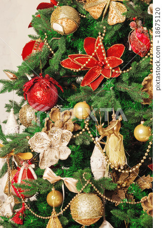 Christmas living room with Christmas Tree 18675120