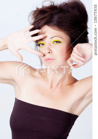 Woman in studio 18675938