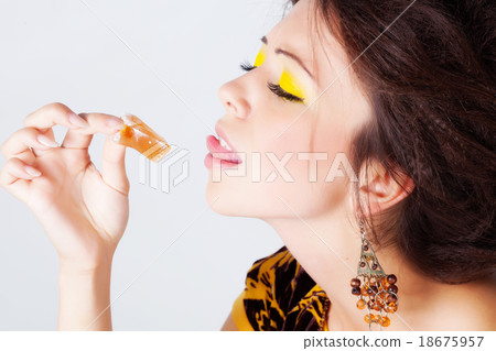 Woman in studio 18675957