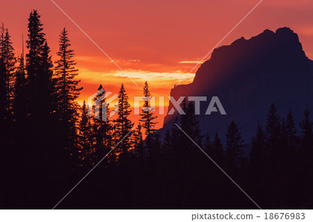 Mountains sunset 18676983