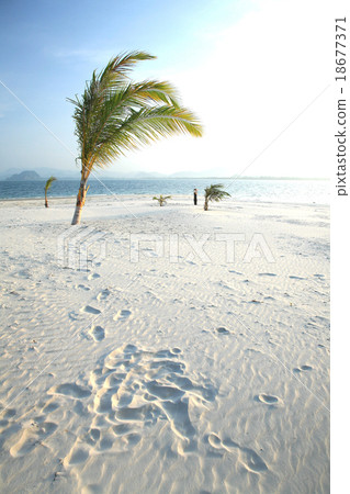 Nai Harn Beach, Rawai, Phuket, Thailand 18677371