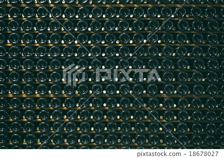 Bottle of champagne Bottle of champagne 18678027