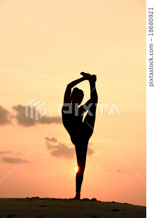 yoga yoga 18680921