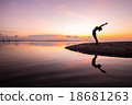 Yoga 18681263