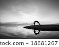 Yoga 18681267
