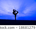 Yoga 18681279