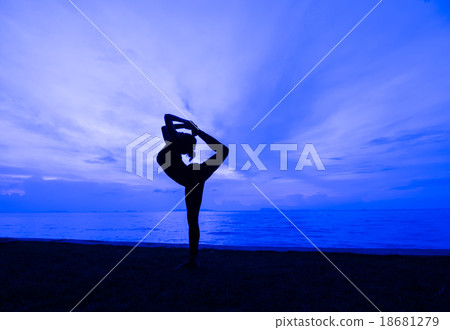 Yoga Yoga 18681279