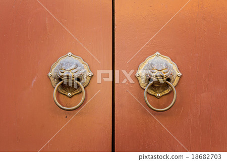 door knockers door knockers 18682703
