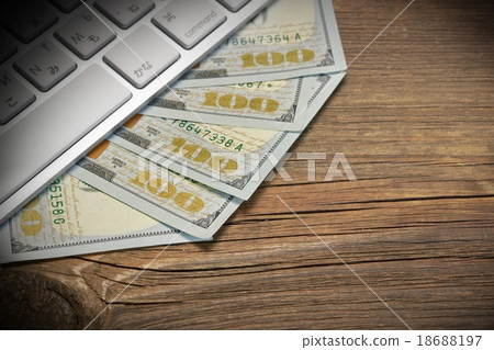 Computer Keyboard  And Cash On The Wood Background 18688197