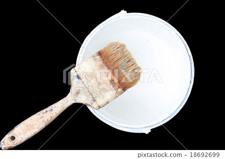 Old paint brush rest on top of  paint tin isolated 18692699