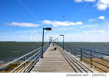 海港海灘碼頭 18693412