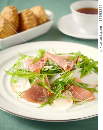 Daikon and Mizuna, raw ham salad lunch background Green (Vertical position) 18693823
