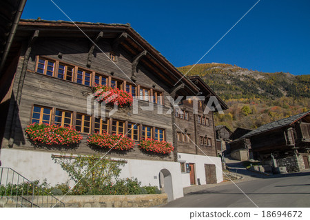 Autumn in alps swiss Autumn in alps swiss 18694672