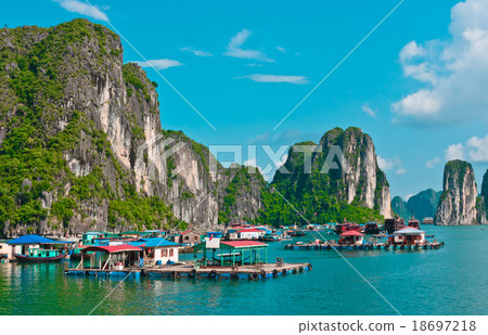 View of floating village in Halong Bay 18697218