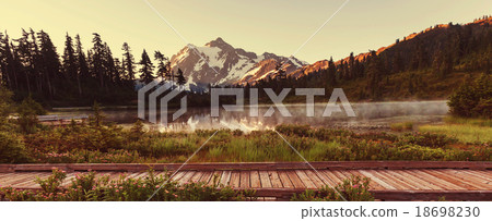 Picture lake 18698230
