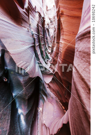 Slot canyon 18698242