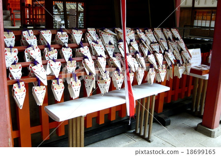 Fushimi-Inari Taisha  18699165