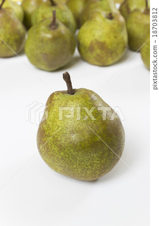 Pear 18703812