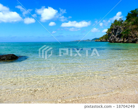 Sea that passed through Sabithi cave Sea that passed through Sabithi cave 18704249