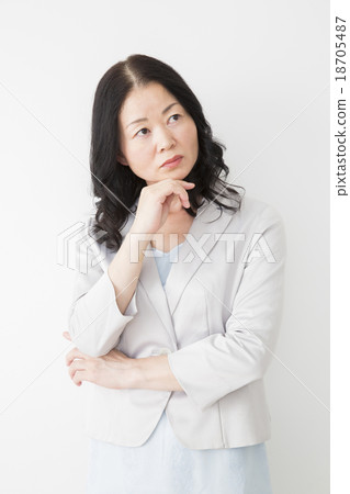 Portrait middle women Portrait middle women 18705487