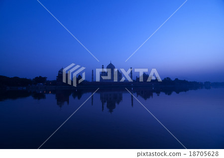 Taj Mahal Agra India 18705628