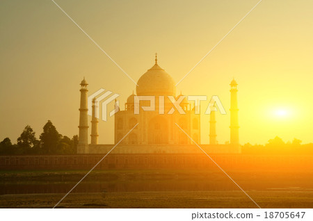Taj Mahal sunset 18705647