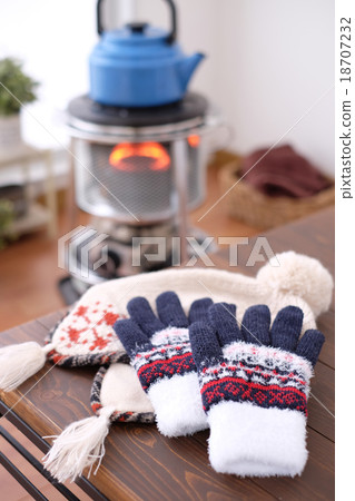 Gloves and knit cap Gloves and knit cap 18707232