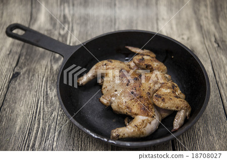 Fried chicken tapaka on iron pan   18708027