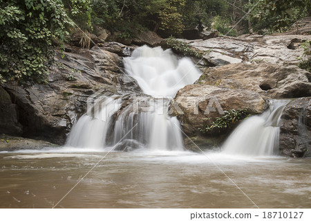 Mae Sa Waterfall  18710127