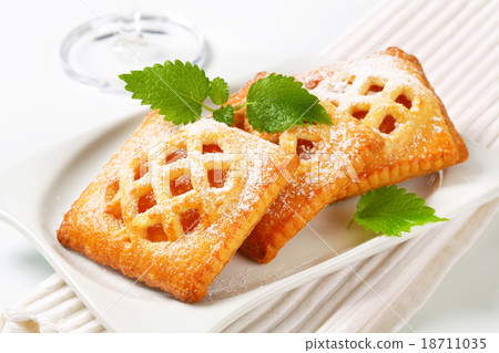 Little apricot pies 18711035